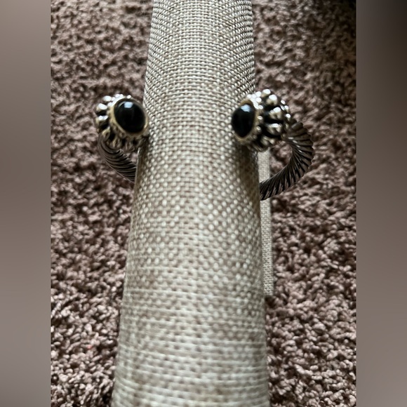 Elegant Silver-Toned Women's Bracelet - Picture 4 of 4